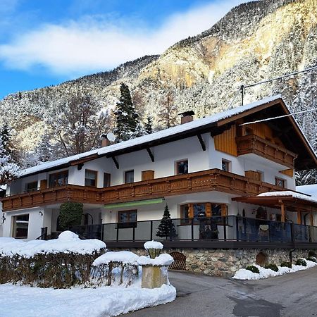 Hotel Gaestehaus Almrausch, Ferienanlage Mit Pool à Nassereith Extérieur photo