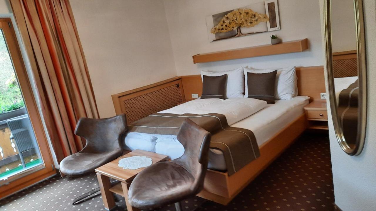 Gaestehaus Almrausch, Ferienanlage Mit Pool Nassereith Extérieur photo