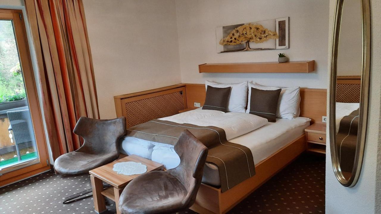 Gaestehaus Almrausch, Ferienanlage Mit Pool Nassereith Extérieur photo