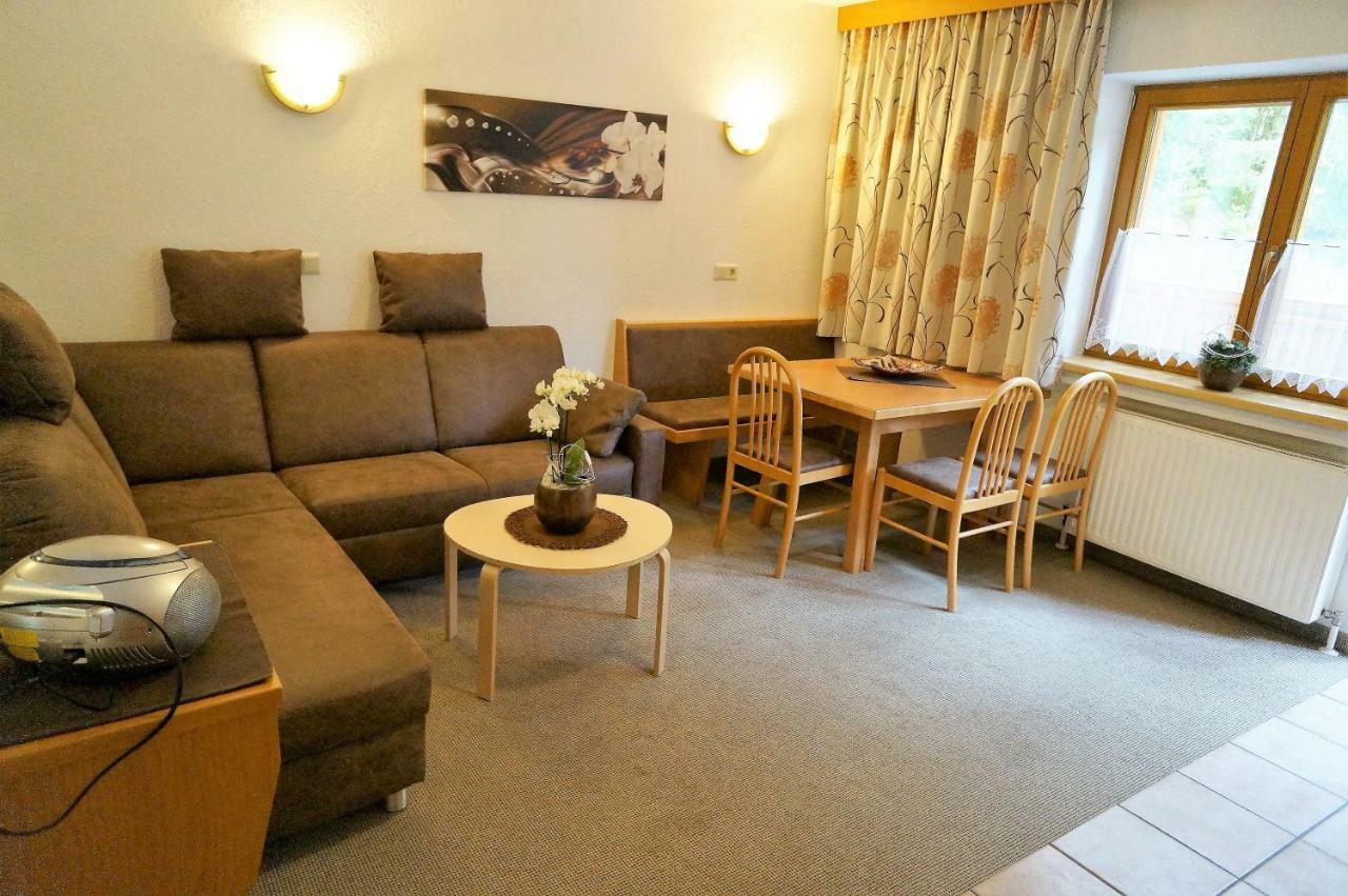 Gaestehaus Almrausch, Ferienanlage Mit Pool Nassereith Extérieur photo