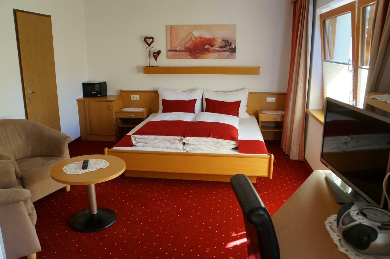 Gaestehaus Almrausch, Ferienanlage Mit Pool Nassereith Extérieur photo