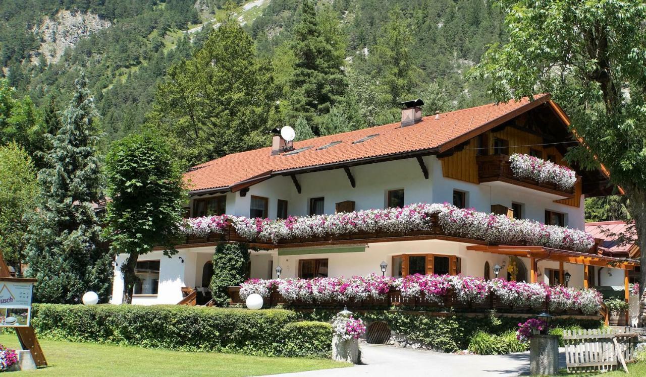 Gaestehaus Almrausch, Ferienanlage Mit Pool Nassereith Extérieur photo