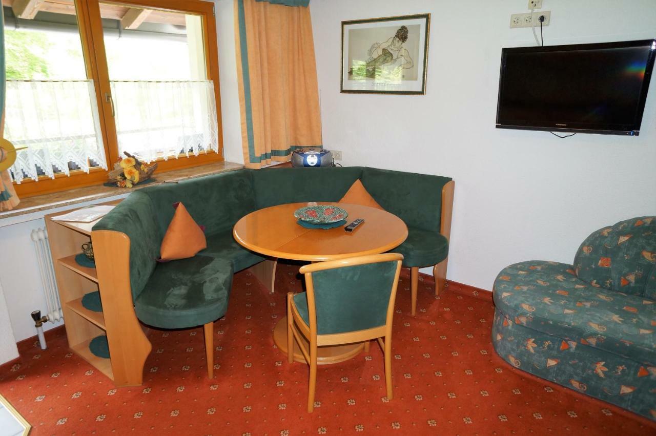 Gaestehaus Almrausch, Ferienanlage Mit Pool Nassereith Extérieur photo