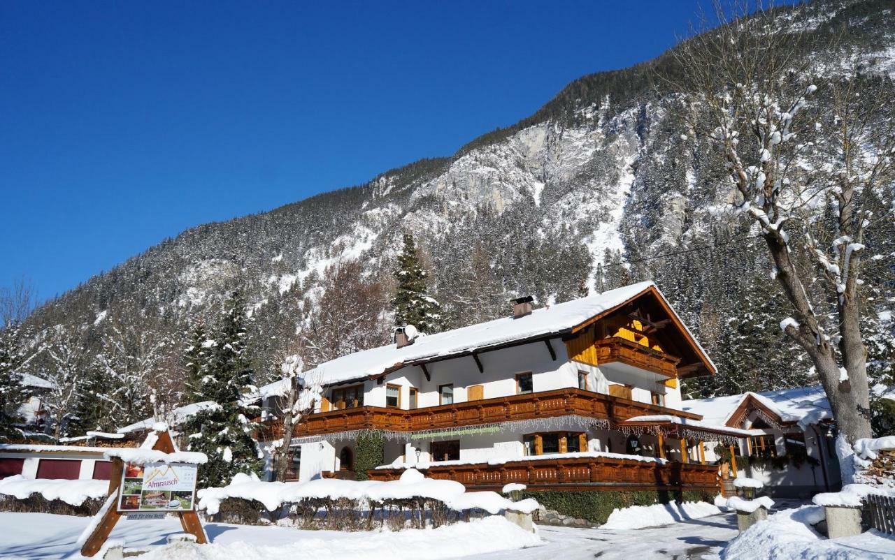 Gaestehaus Almrausch, Ferienanlage Mit Pool Nassereith Extérieur photo