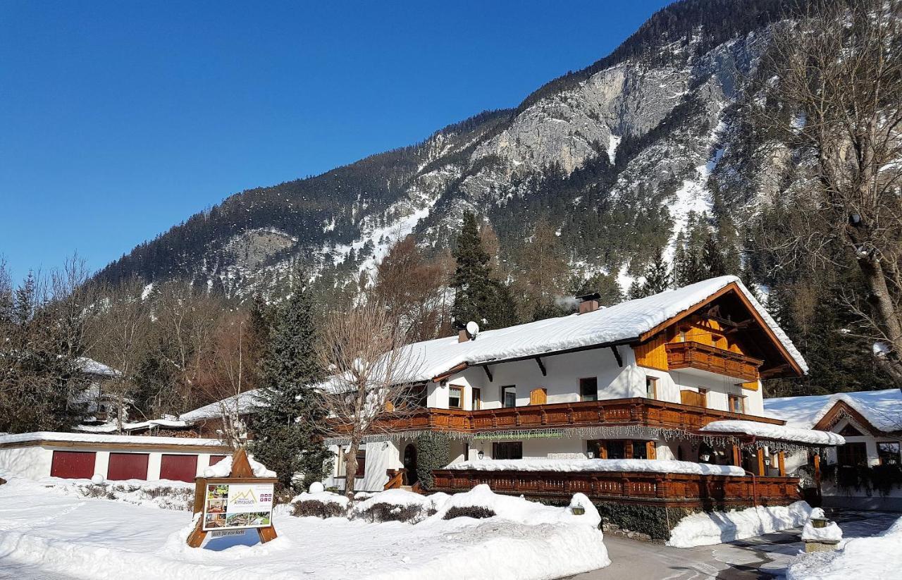 Hotel Gaestehaus Almrausch, Ferienanlage Mit Pool à Nassereith Extérieur photo