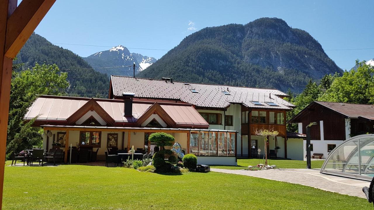 Hotel Gaestehaus Almrausch, Ferienanlage Mit Pool à Nassereith Extérieur photo